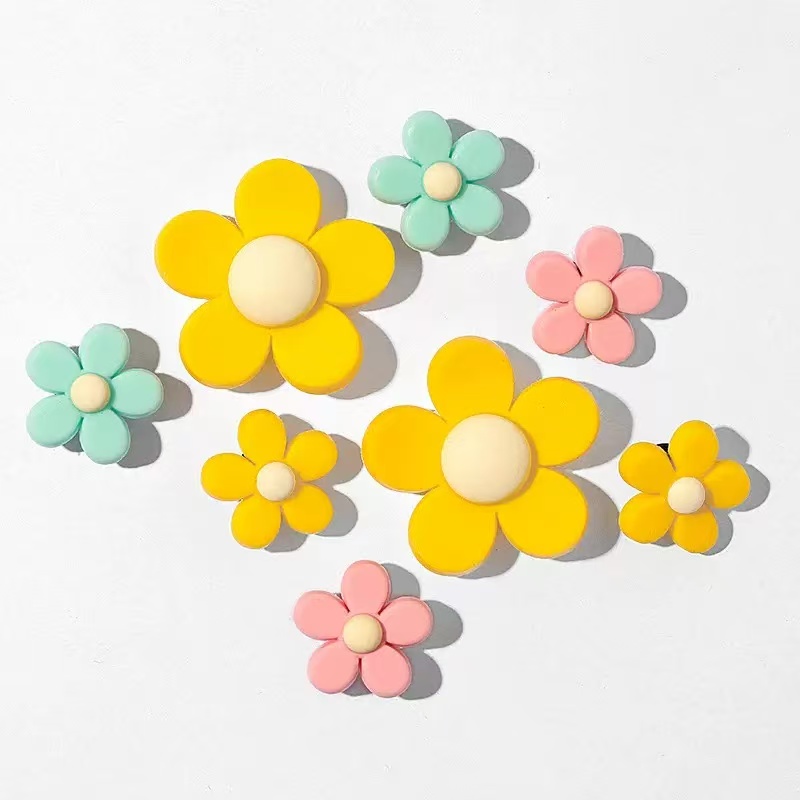 Weixin Image_2026-02-08_114322_138 Pastel Flower Clog Charms Set – Cute Daisy-Style Clog Accessories - Image 1